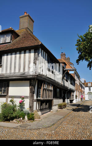 Maison à pans de bois à l'angle de Church Square, Rye, East Sussex, South East England Banque D'Images