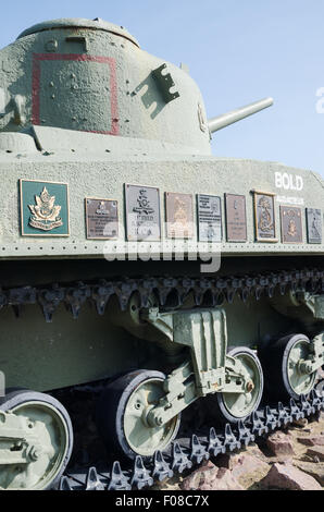 Sherman memorial utilisé par les forces canadiennes à Courseulles sur Juno Beach le Jour J juin 1944 NORMANDIE, France Banque D'Images