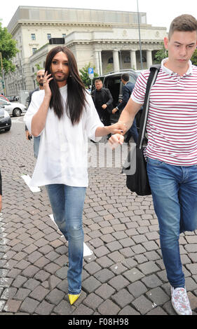 Conchita Wurst la promotion de son nouvel album et livre à Milan comprend : Conchita Wurst Où : Milan, Italie Quand : 09 juin 2015 C Banque D'Images