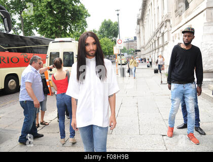 Conchita Wurst la promotion de son nouvel album et livre à Milan comprend : Conchita Wurst Où : Milan, Italie Quand : 09 juin 2015 C Banque D'Images