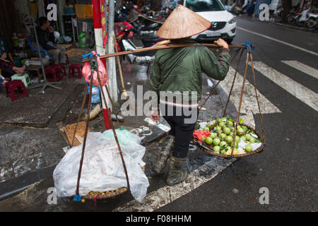 Vendeur de rue à Hanoi, Vietnam Banque D'Images