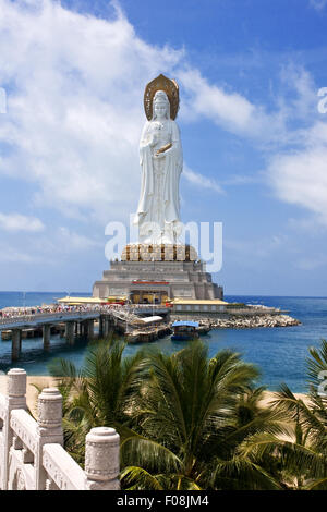 Statue de la déesse Guanyin en Temple de Nanshan Banque D'Images