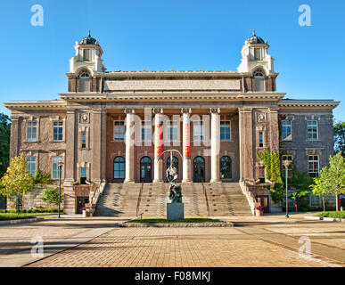 Syracuse, New York, USA. Août 2,2015. La Bibliothèque Carnegie sur le campus de l'Université de Syracuse, construite en 1905 Banque D'Images