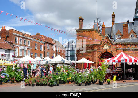 Box extérieurs le jour du marché, Place du marché, Wokingham, Berkshire, Angleterre, Royaume-Uni Banque D'Images