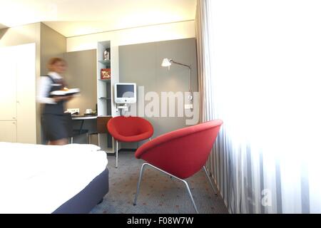 Ménage à chambre d'hôtel à Vaihingen, Stuttgart, Bade-Wurtemberg, Allemagne Banque D'Images