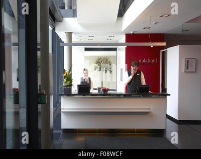 Ménage à chambre d'hôtel à Vaihingen, Stuttgart, Bade-Wurtemberg, Allemagne Banque D'Images