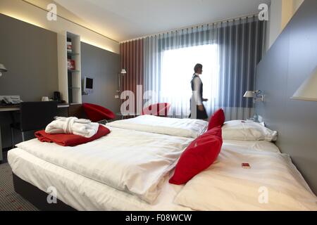 Ménage à chambre d'hôtel à Vaihingen, Stuttgart, Bade-Wurtemberg, Allemagne Banque D'Images