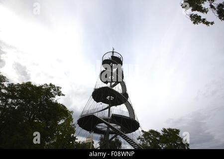 Low angle view of Killesbergturm à Stuttgart, Allemagne Banque D'Images