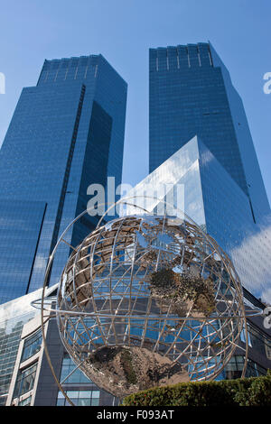 TRUMP INTERNATIONAL HOTEL GLOBE DEUTSCHE BANK CENTER (©SOM 2004) TOURS COLUMBUS CIRCLE MANHATTAN NEW YORK CITY USA Banque D'Images