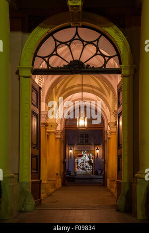 Fontaine de St George, Palais des Primats à Bratislava, Slovaquie Banque D'Images