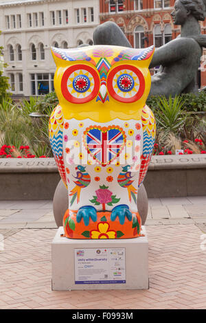 La "Grande" Owl Hoot exposition en plein air dans et autour de Birmingham au Royaume-Uni. Une série de grands hiboux ont été décorées ou peintes Banque D'Images