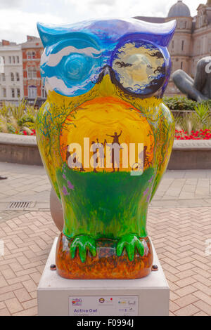 La "Grande" Owl Hoot exposition en plein air dans et autour de Birmingham au Royaume-Uni. Une série de grands hiboux ont été décorées ou peintes Banque D'Images