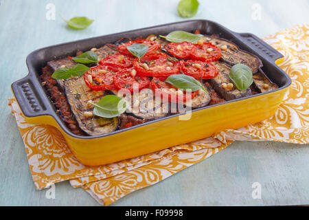 Gratin au four avec la viande hachée et d'aubergines Banque D'Images