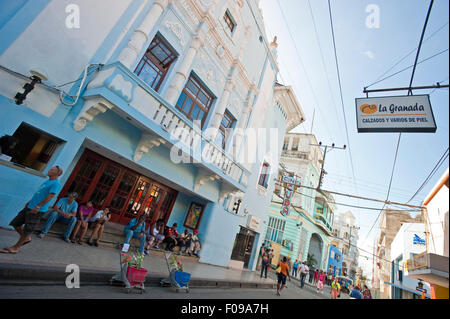 Streetview horizontale à Santiago de Cuba, Cuba. Banque D'Images