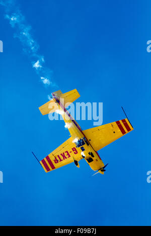 Blackpool, Lancashire, UK 1oth Août 2015. Des biplans Boeing Stearman aircraft affichage à l'air show de Blackpool. Blackpool a accueilli la première du Royaume-Uni air show en 1909 et maintenant l'événement est organisé chaque année avec des cascades et d'acrobaties aériennes de mâchoire voler les garages de certains aéronefs incroyable plus en commission. Le front de mer libre, qui dispose d'une foule d'incroyables machines volantes attire des milliers de personnes à la Promenade chaque année. Credit : Cernan Elias/Alamy Live News Banque D'Images