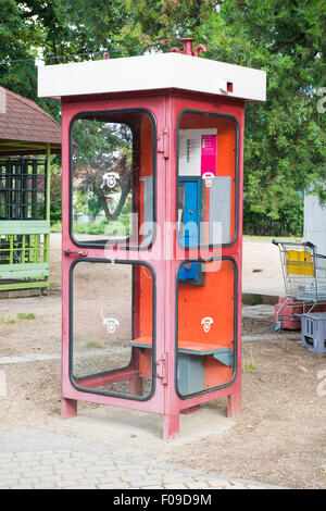 Ancienne cabine téléphonique. retro Banque D'Images