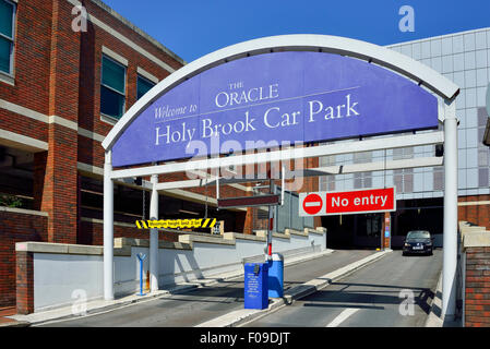 Entrée de parking Saint Brook, l'Oracle, Bridge Street, Reading, Berkshire, Angleterre, Royaume-Uni Banque D'Images