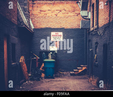 Image Style rétro d'une Grungy Urban Alley Banque D'Images