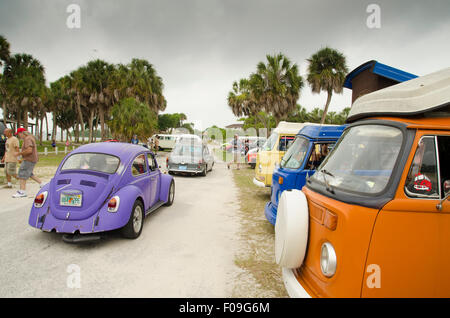 Volkswagen à VW's sur le Skyway car show. Banque D'Images