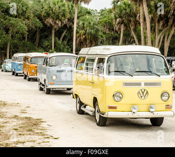 Volkswagen à VW's sur le Skyway car show. Banque D'Images