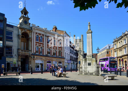 Place du marché, High Street, Reading, Berkshire, Angleterre, Royaume-Uni Banque D'Images