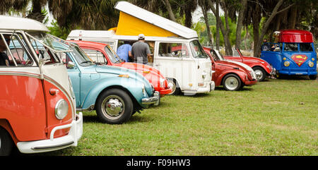 Volkswagen à VW's sur le Skyway car show. Banque D'Images