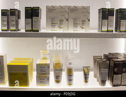 Los Angeles, Californie, USA. 15 juillet, 2015. Murad's des produits de soins de la peau à une maquette d'un magasin de vente au détail à l'intérieur de la société a son siège social à El Segundo. © Ringo Chiu/ZUMA/Alamy Fil Live News Banque D'Images