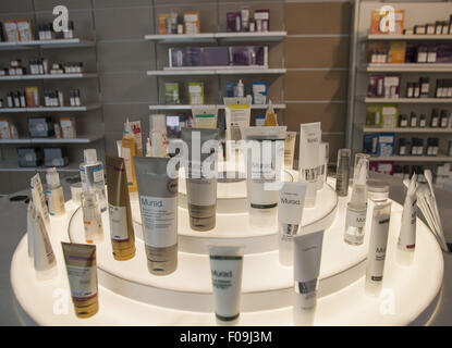 Los Angeles, Californie, USA. 15 juillet, 2015. Murad's des produits de soins de la peau à une maquette d'un magasin de vente au détail à l'intérieur de la société a son siège social à El Segundo. © Ringo Chiu/ZUMA/Alamy Fil Live News Banque D'Images