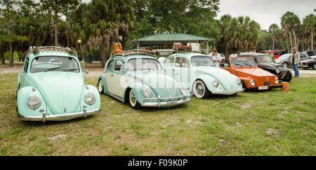 Volkswagen garée à la Vw's sur le Skyway Rallye Volkswagen à St Petersburg, Floride . Banque D'Images