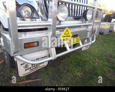 Chariot d'apiculteur fournissant des services de pollinisation pour l'agriculture, l'Orange, NSW, Australie. Pas de PR Banque D'Images