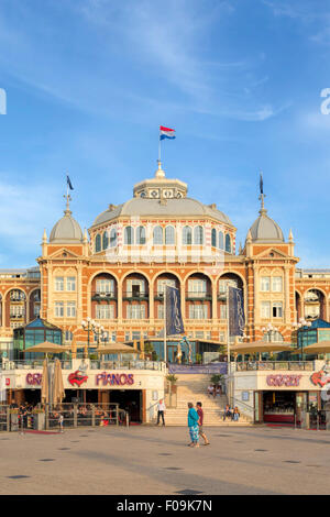 Vue avant du Grand Hotel Amrâth Kurhaus La Haye la dernière capture la lumière du soleil, Scheveningen, Hollande méridionale, Pays-Bas. Banque D'Images