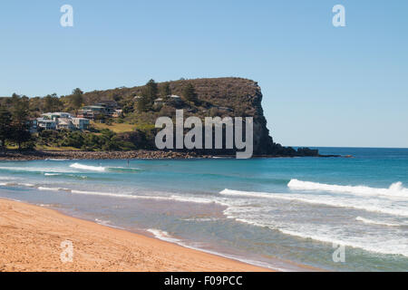 Sur une plage d'Avalon winters day, plages du nord de Sydney, Nouvelle Galles du Sud, Australie Banque D'Images