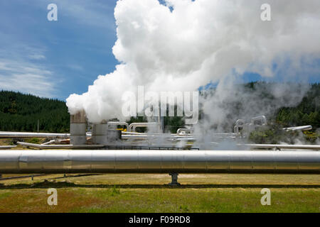 Près de la centrale géothermique de champ géothermique Wairakei en Nouvelle Zélande Banque D'Images
