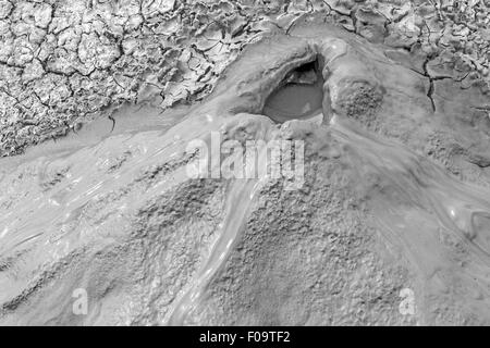 Piscines de boue volcans, alias volcans sédimentaires, dôme de boue, près de Shamakhi, Azerbaïdjan Banque D'Images