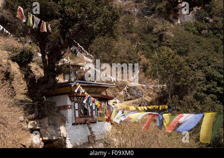 Vue de la chambre de méditation et de bruants sur mountain, le Bhoutan Banque D'Images