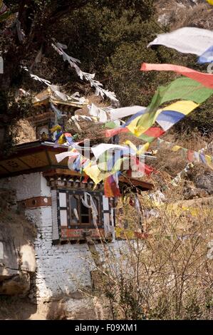 Vue de la chambre de méditation et de bruants sur mountain, le Bhoutan Banque D'Images