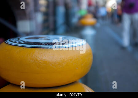 Fromage edam dans les rues d'Amsterdam Banque D'Images