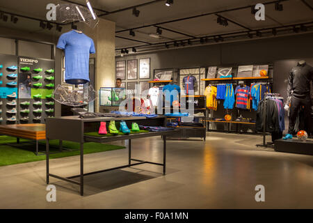 Intérieur du magasin Niketown à Amsterdam City Centre Banque D'Images