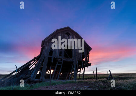 Ancienne grange sur la Prairie, Oregon. Zumwalt Banque D'Images