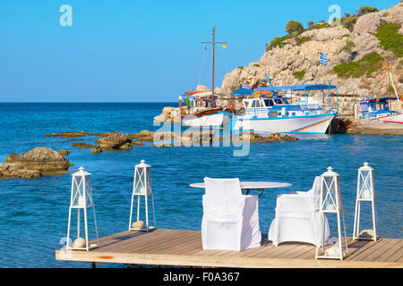 Café sur une côte. Kolymbia. Rhodes, Grèce Banque D'Images