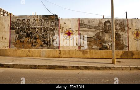 Graffiti sur mur de club sportif en place de l'ancien stade Rafic El-Hariri, Beyrouth, Liban Banque D'Images