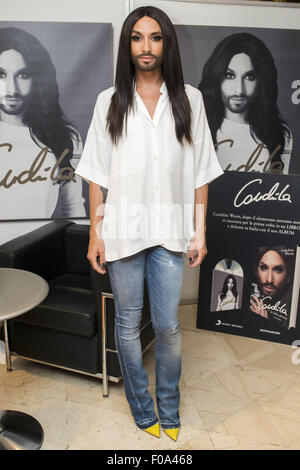 Conchita Wurst la promotion de son nouvel album et livre "mon histoire. J', Conchita' à Milan comprend : Conchita Wurst Où : Milan Quand : 09 juin 2015 C Banque D'Images