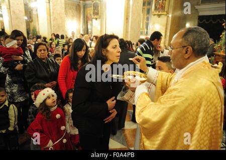 Les gens à la juste dans l'église du Rédempteur, quartier chrétien, Jérusalem, Israël Banque D'Images