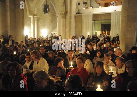 Les gens à la juste dans l'église du Rédempteur, quartier chrétien, Jérusalem, Israël Banque D'Images