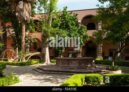 Cour intérieure à Las Monjas, San Miguel de Allende, Mexique Banque D'Images