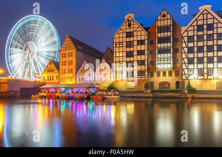 Vieille ville et fleuve Motlawa à Gdansk, Pologne Banque D'Images