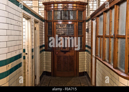 Bien conservés dans des bains slipper Moseley Road, Balsall Heath, Birmingham, UK Banque D'Images