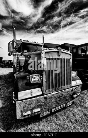 Les camions américains des photographies prises lors d'un événement récent à Cirencester prises en noir et blanc pour donner une image plus puissante Banque D'Images