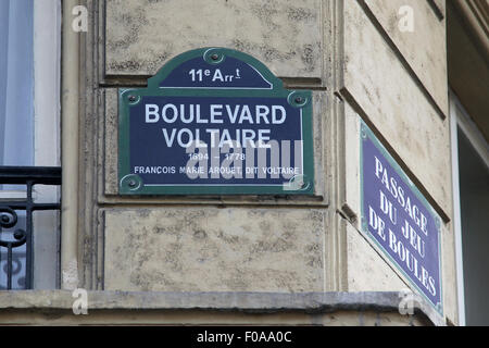 Plaque de rue Boulevard Voltaire à Paris France Banque D'Images