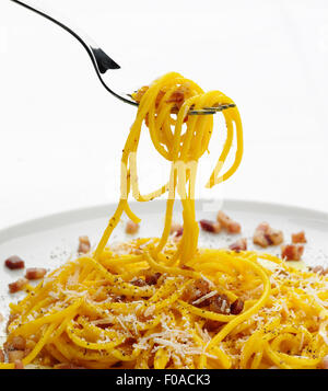 Spaghetti alla carbonara de Forkful Banque D'Images